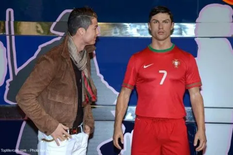 Real Madrid : Ronaldo envoie son coiffeur pour sa statue