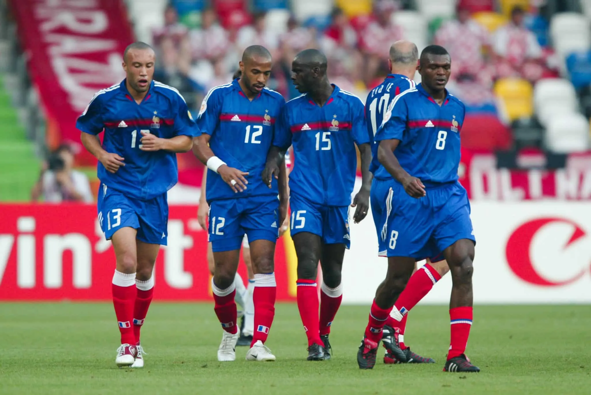 Lors de l’Euro 2004, quel joueur est devenu le plus jeune buteur de l’histoire du championnat d’Europe en marquant contre les Bleus ?