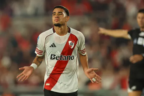 Chelsea : après Strasbourg, Kendry Paez agace aussi River Plate, le crack annoncé est-il en train de gâcher sa carrière ?