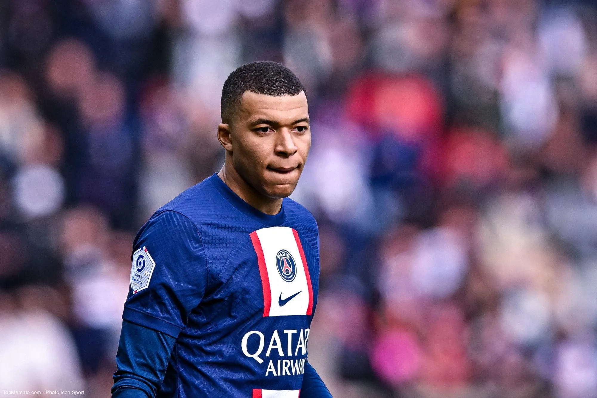 Combien de buts Kylian Mbappé a-t-il marqué avec le PSG lors de la saison 2022-2023 ?