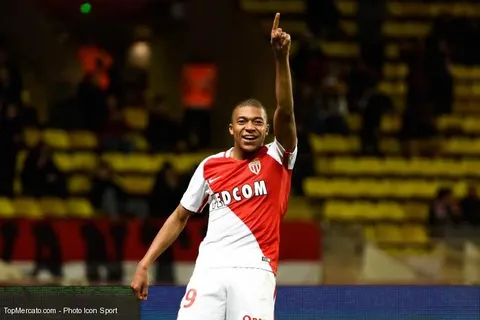 Monaco : deux clubs anglais ont supervisé trois joueurs