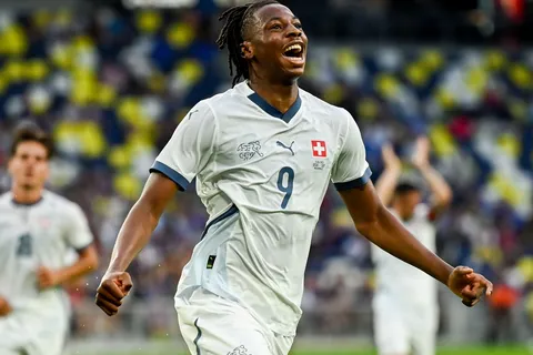 Mercato – Manchester United prêt à concurrencer le Real Madrid pour le “nouveau Pogba”, Johan Manzambi