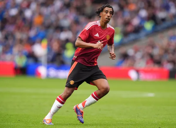 Leny Yoro Manchester United