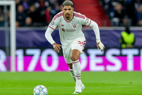 Mercato Liverpool : malgré ses performances, Araujo pose encore une vraie question
