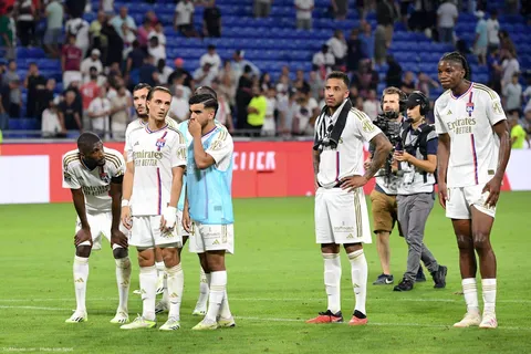 OL : “les 3 petites sal****”, le discours surréaliste des Bad Gones devant les joueurs !