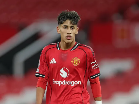 Manchester United : JJ Gabriel, le “kid Messi”, met le feu hors-mercato, Barça et Real déjà sur le coup ?
