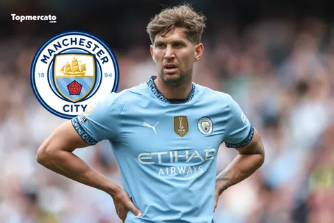 Mercato Manchester City : un duo d’ex veut sortir John Stones de son impasse