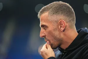 Strasbourg – “Je préférais l’équipe avec Rosenior”, le choix Gary O’Neil contesté après la désillusion en Ligue Conférence