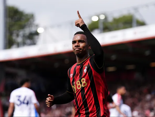 Mercato – Le PSG devancé par une offre à 100 M€ pour Eli Junior Kroupi ?