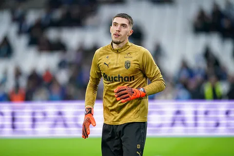 Mercato Lens : Robin Risser figure en haut de la short-list d’un 8e de finaliste de C1