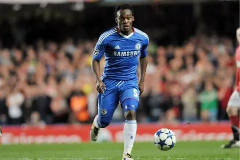 Naples : Essien également dans le viseur ?