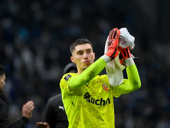 Mercato Lens : “premiers contacts” entamés pour le départ de Robin Risser en Premier League