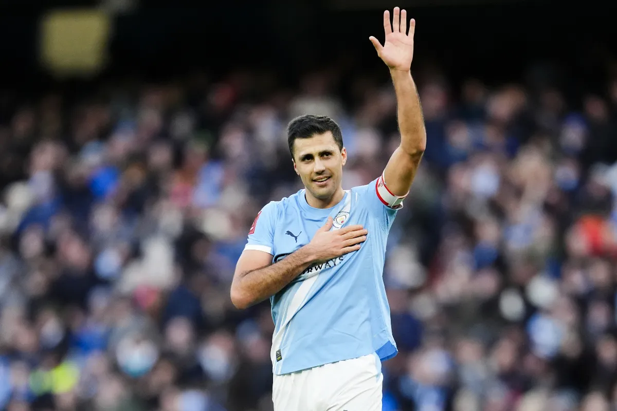 Mercato Manchester City : le successeur de Rodri identifié au Barça… et bloqué par une clause libératoire à 500 M€