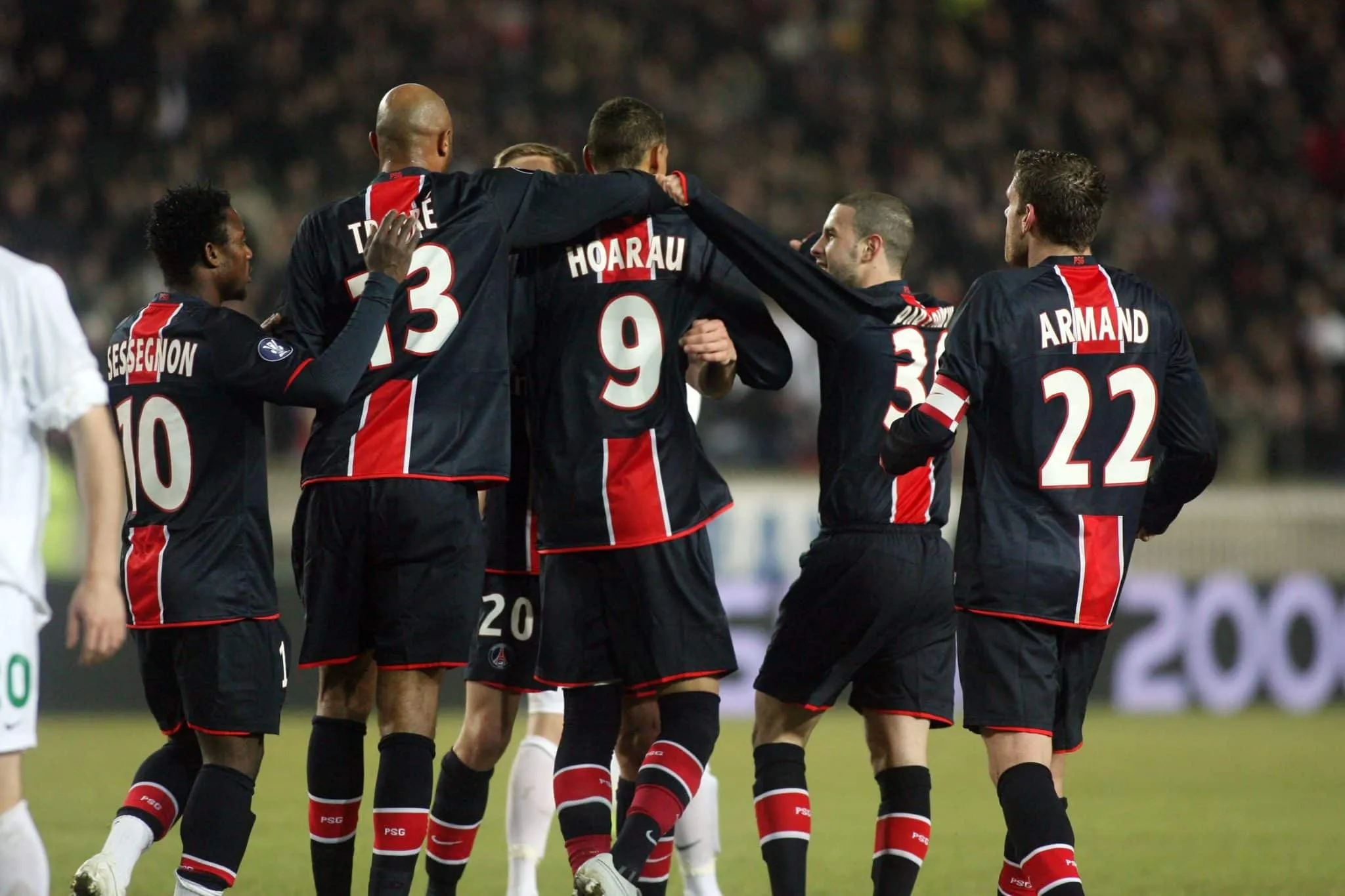 Quel club allemand le PSG n’a rencontré qu’une seule fois en match officiel, lors d’une double confrontation en seizième de finale de la Coupe UEFA en 2009 ?