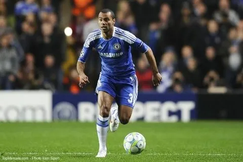 PSG : un pré-contrat en vue pour Ashley Cole ?