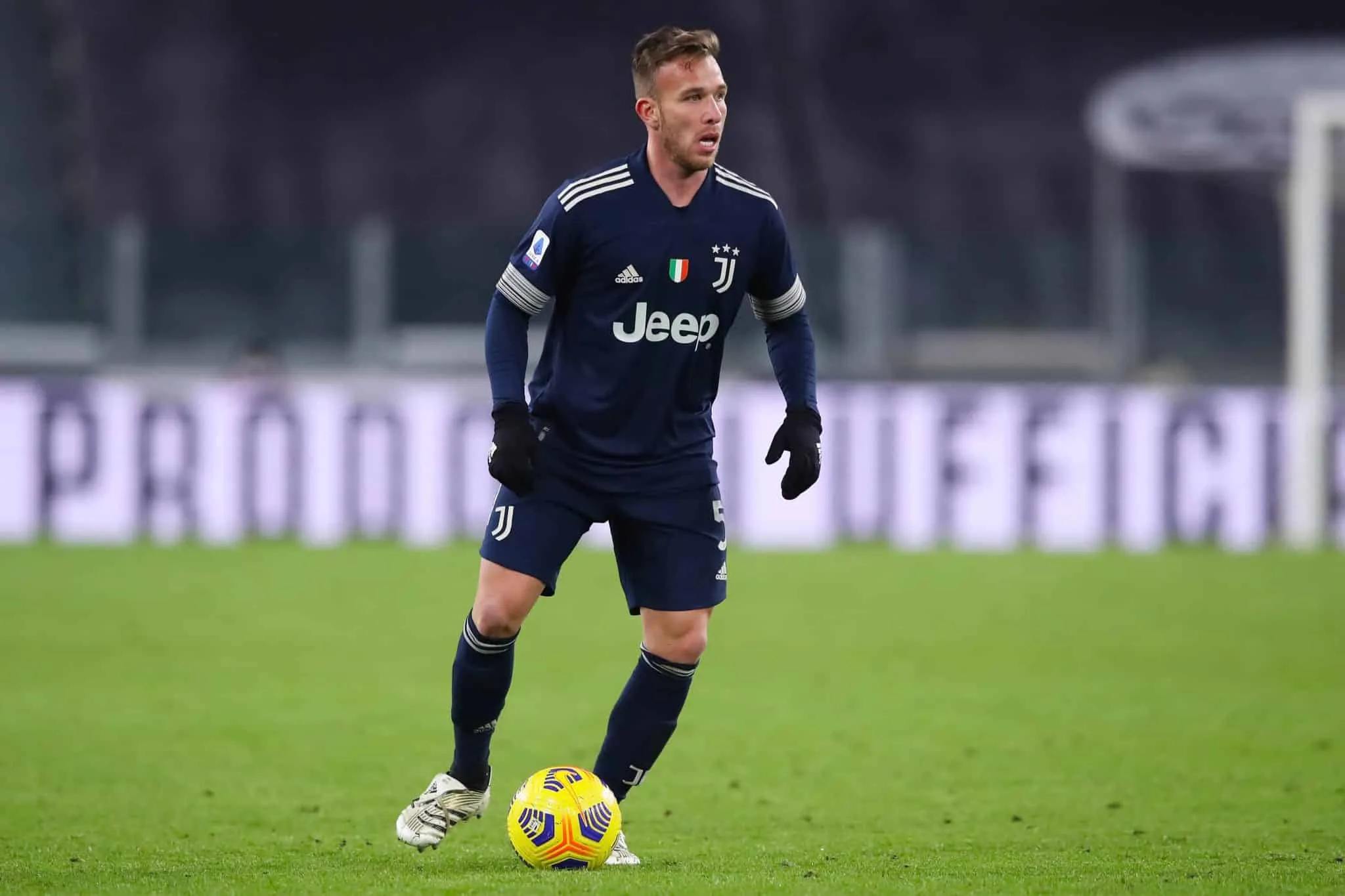 En 2020, pour quelle somme Arthur Melo est passé du Barça à la Juventus, avec Miralem Pjanic faisant le chemin inverse, dans le cadre d’un double transfert suspect qui a intéressé la justice italienne en 2021 ?