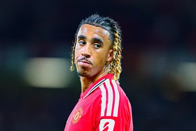 Mercato Manchester United : le PSG doit déjà faire face à un adversaire redoutable pour Leny Yoro