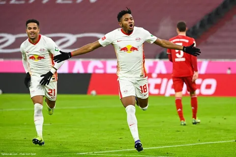 Bundesliga : Nkunku brille encore, Leipzig déroule