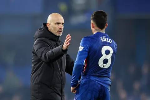 Mercato Chelsea : le coup de poignard de trop ? Maresca rêverait d’emmener dans ses valises Enzo Fernandez à Manchester City