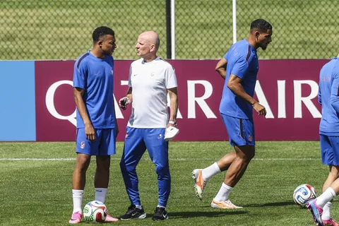 Lacroix à la place de Saliba et Barcola éjecté du XI ? Fais ta compo pour France-Norvège (Coupe du monde 2026)