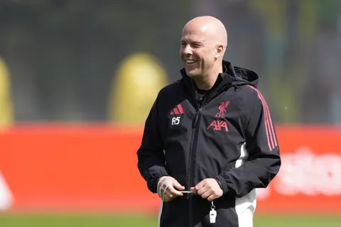 Un banc prestigieux s’offre déjà à Arne Slot après son limogeage soudain de Liverpool