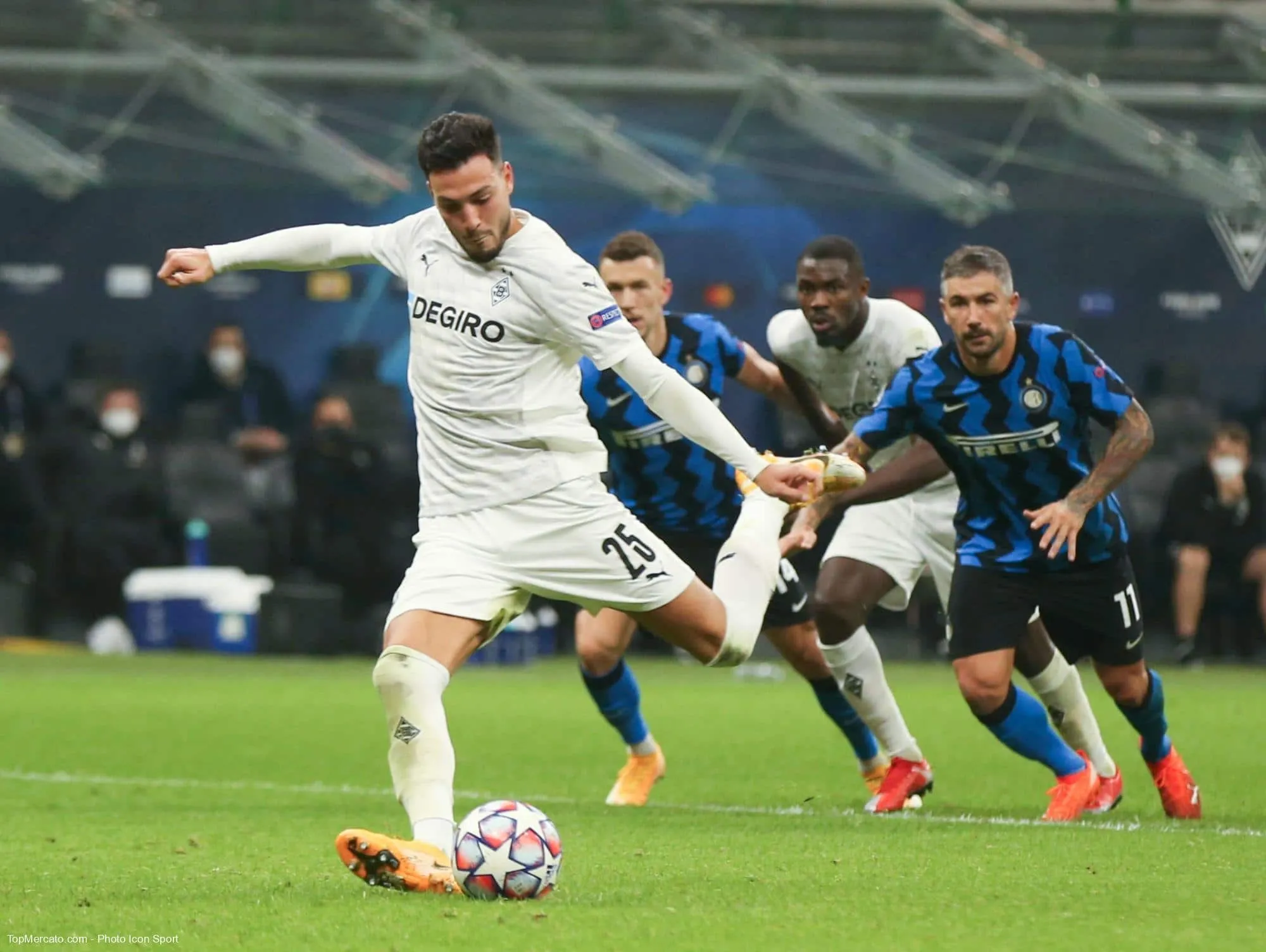 Ramy Bensebaini, Inter Borussia Mönchengladbach