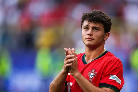 Mercato PSG : João Neves, la solution miracle pour le milieu de Luis Enrique ?