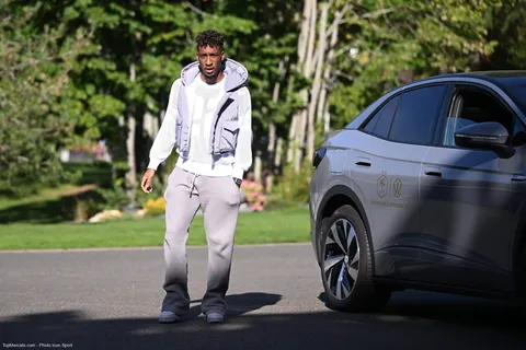 Coman vole au secours d’un attaquant des Bleus