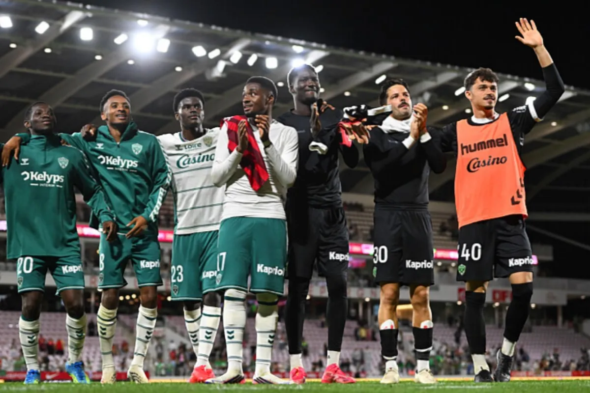 Mercato ASSE : “ce n’est que le début”, une recrue estivale lorgne la place de titulaire d’un taulier