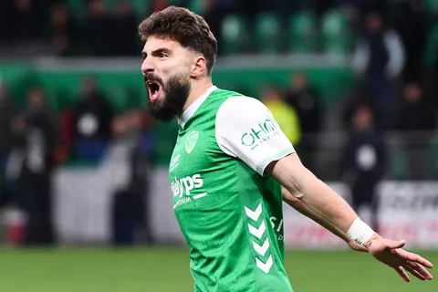 Mercato ASSE : Zuriko Davitashvili, plan B derrière Leandro Trossard pour une formation européenne