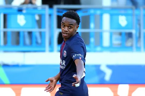 Mercato – Un club de Ligue des champions débarque sur le Titi du PSG Elijah Ly