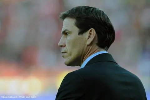 Un Algérien annonce son futur transfert à Lille !