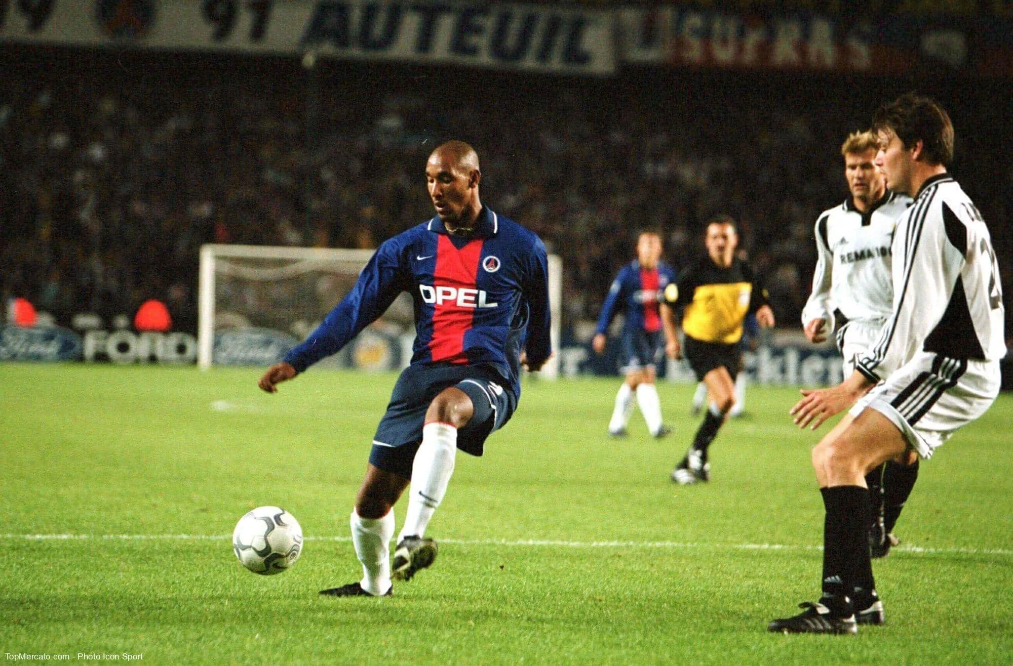 En 2000, pour quel montant Nicolas Anelka est-il revenu au PSG, son club formateur, depuis le Real Madrid ?