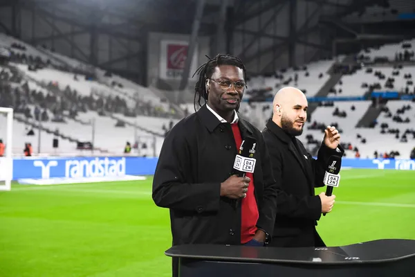Bafétimbi Gomis, Walid Acherchour, consultants DAZN