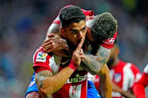 Atlético Madrid : “Espèce de c**nnard”…L’insulte lâchée par Suarez à Simeone