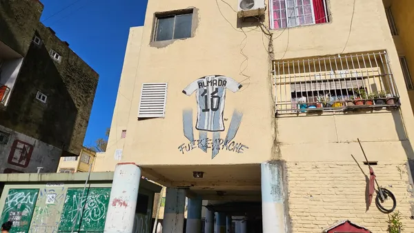 Thiago Almada graffiti