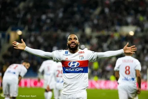OL : Lacazette redirigé vers la Premier League ?