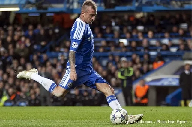 Chelsea : un départ “surprise” pour Meireles ?