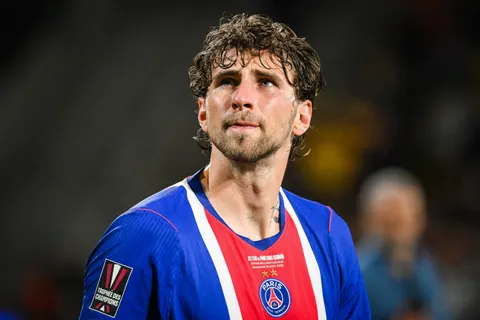 Mercato PSG : scotché au banc, Illya Zabarnyi débarque chez un futur adversaire en Ligue des champions