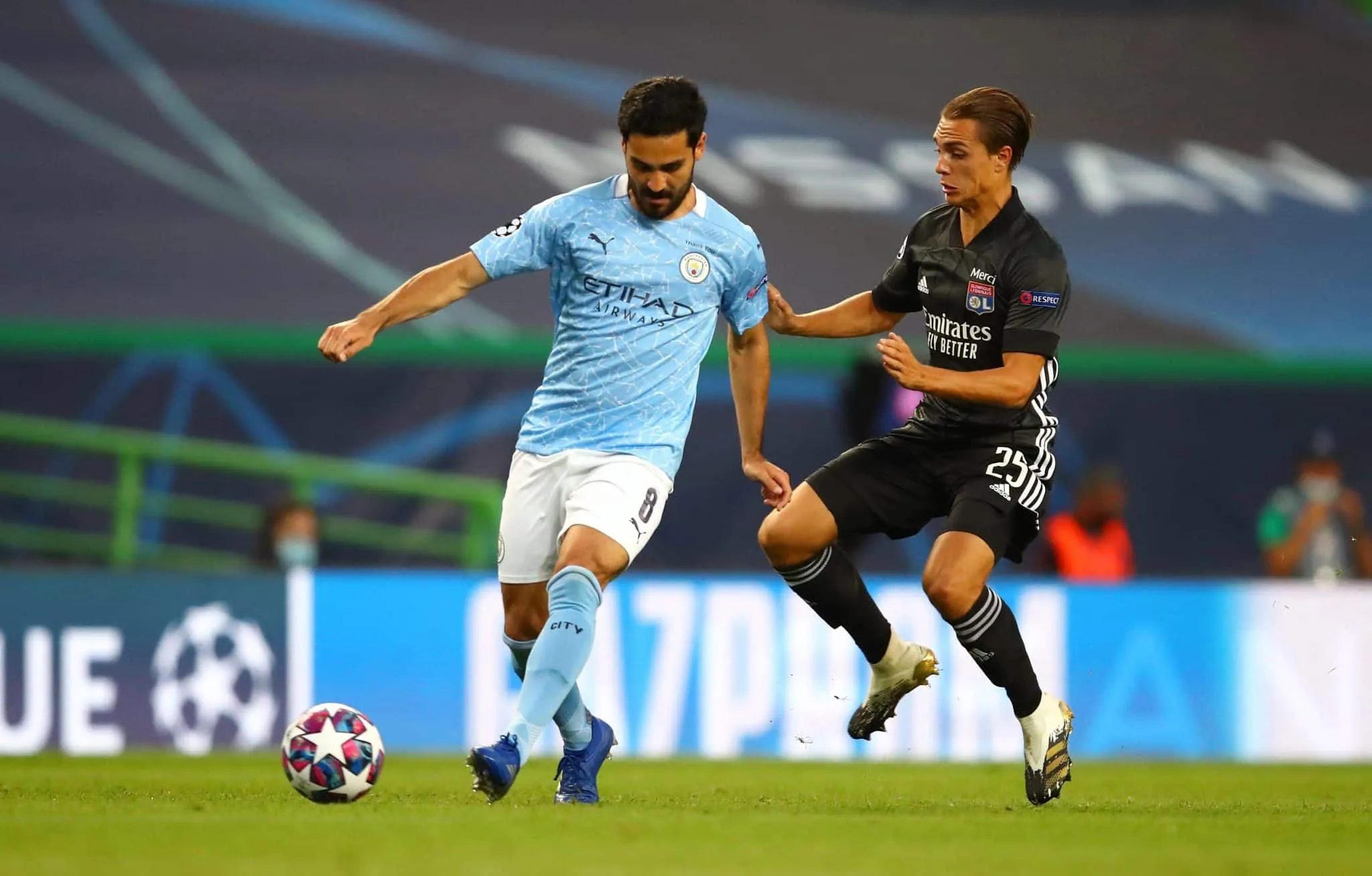 Quel Lyonnais s’est révélé très efficace en 5 rencontres contre Manchester City, avec 4 buts ?