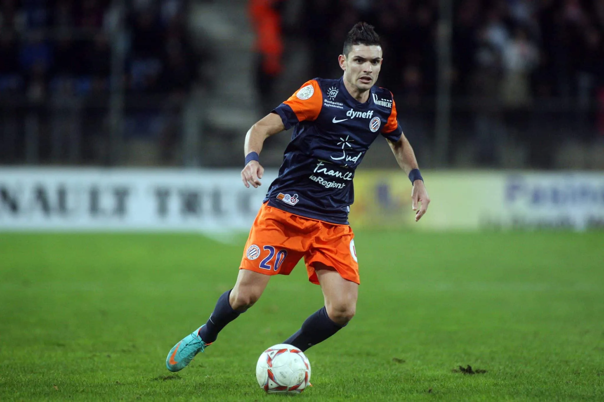 Quel endroit la marque Wati B a-t-elle occupé sur l’équipement du Montpellier HSC de 2012 à 2016 ?