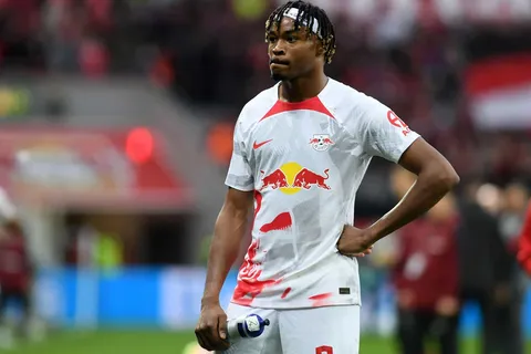 Mercato - Cible du PSG, Simakan annonce la couleur !