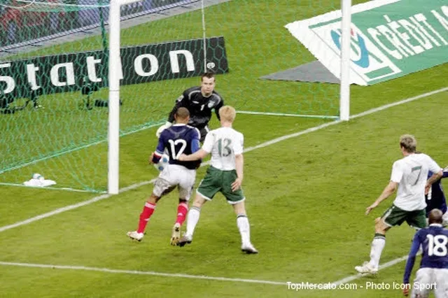 Irlande : une marque se sert de la main de Henry