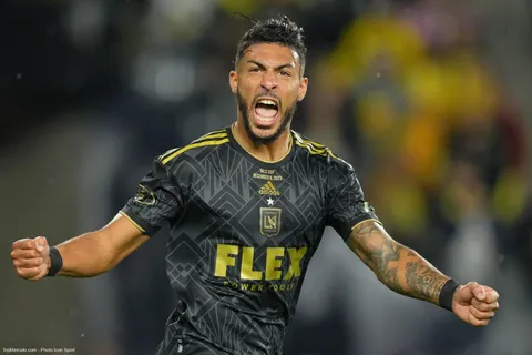 Mercato - Un ex de l’ASSE vers Lens ou Rennes ? Il répond !