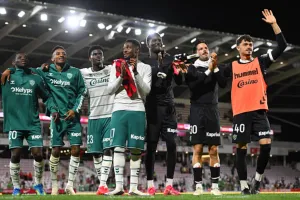 Mercato ASSE : “ce n’est que le début”, une recrue estivale lorgne la place de titulaire d’un taulier