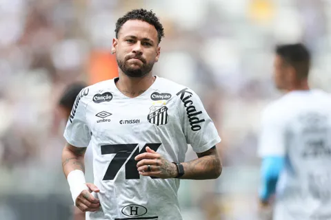 Neymar blessé, démotivé et bientôt libre ? La mise au point du boss de Santos