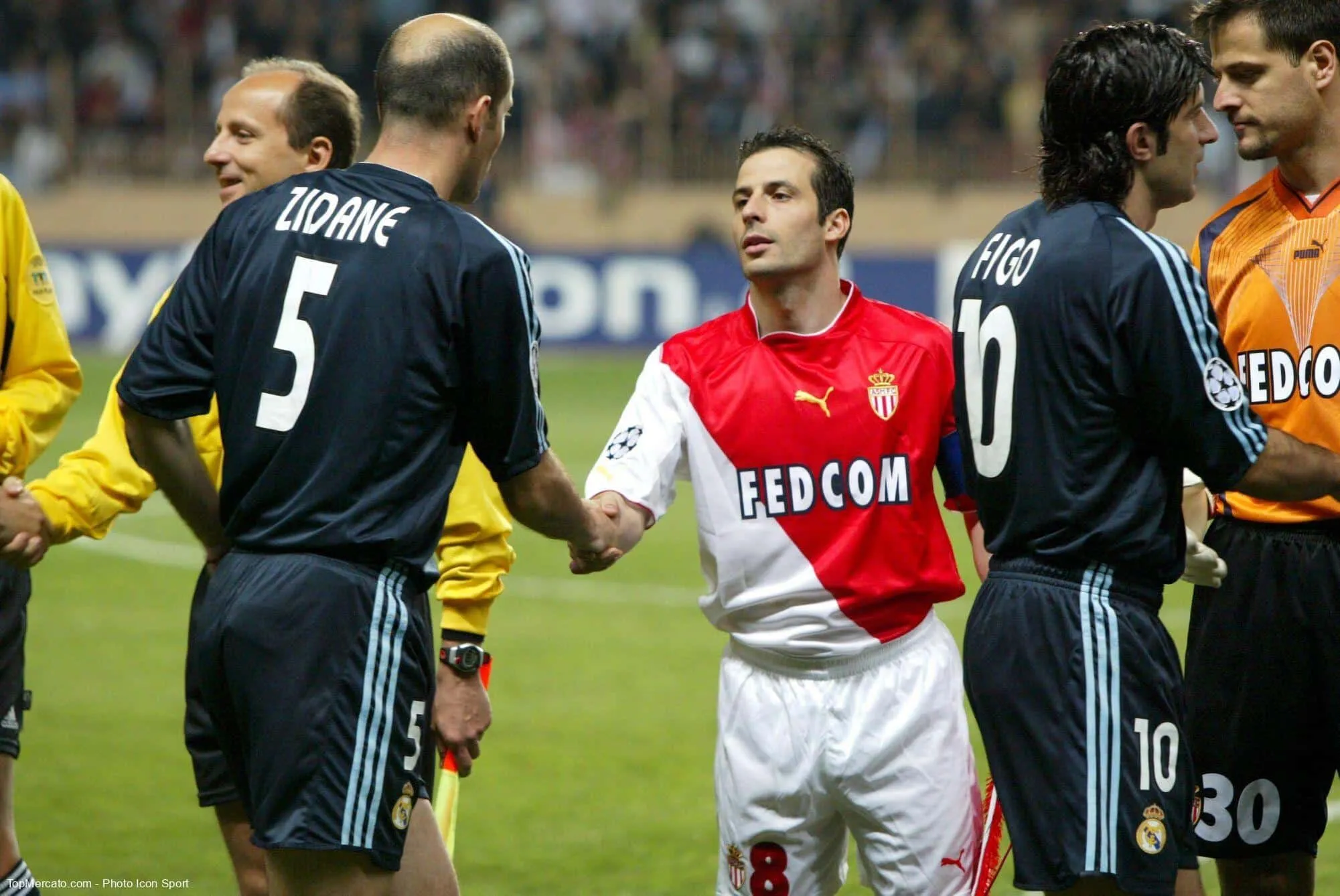 Quel coach dirige l’AS Monaco qui atomise le Deportivo La Corogne 8-3 en poules de Ligue des Champions, et surtout élimine le Real Madrid et Chelsea pour finalement s’incliner en finale, en 2004 ?