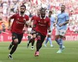Manchester United : deux départs pour une arrivée au milieu