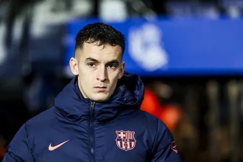 Mercato Barça : Marc Casado écarte un départ au Moyen-Orient, 6 courtisans européens identifiés