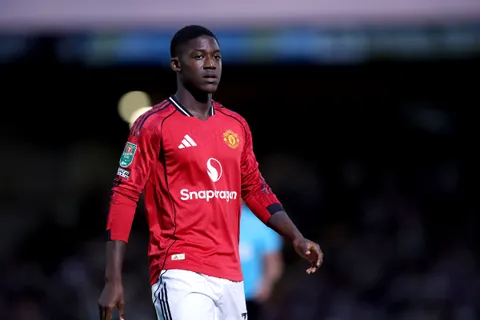 Mercato Manchester United : après Kobbie Mainoo, un deuxième milieu ouvert à un départ